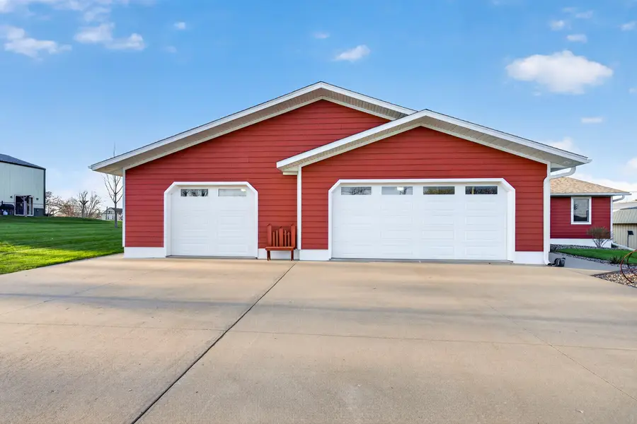 122 Park Avenue, Charlotte, IA 52731 - #2