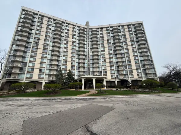 40 N Tower Road #10, Oak Brook, IL 60523