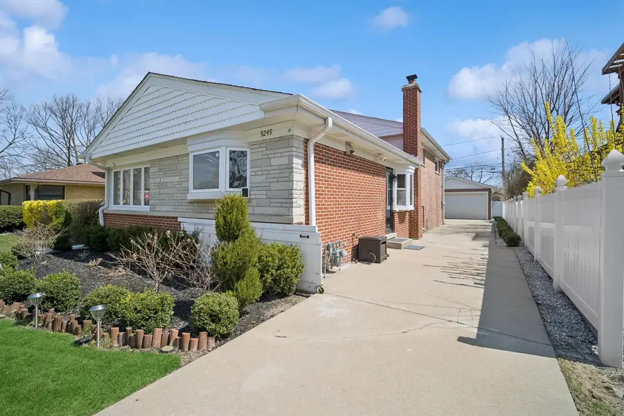 9249 Kildare Avenue, Skokie, IL 60077 - #2