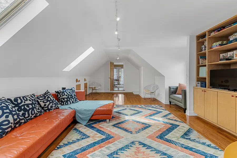 6714 N Ionia Avenue, Chicago, IL 60646 - #3