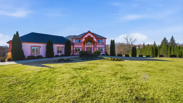 9 Falcon Lakes Drive, South Barrington, IL 60010