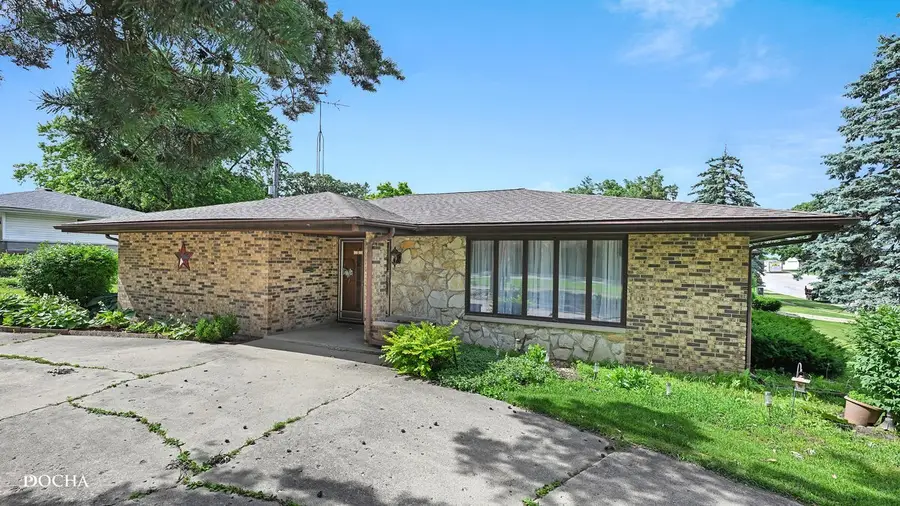 2101 N Center Street, Crest Hill, IL 60403 - #3