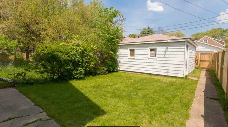 8653 S Saginaw Avenue, Chicago, IL 60617 - #2