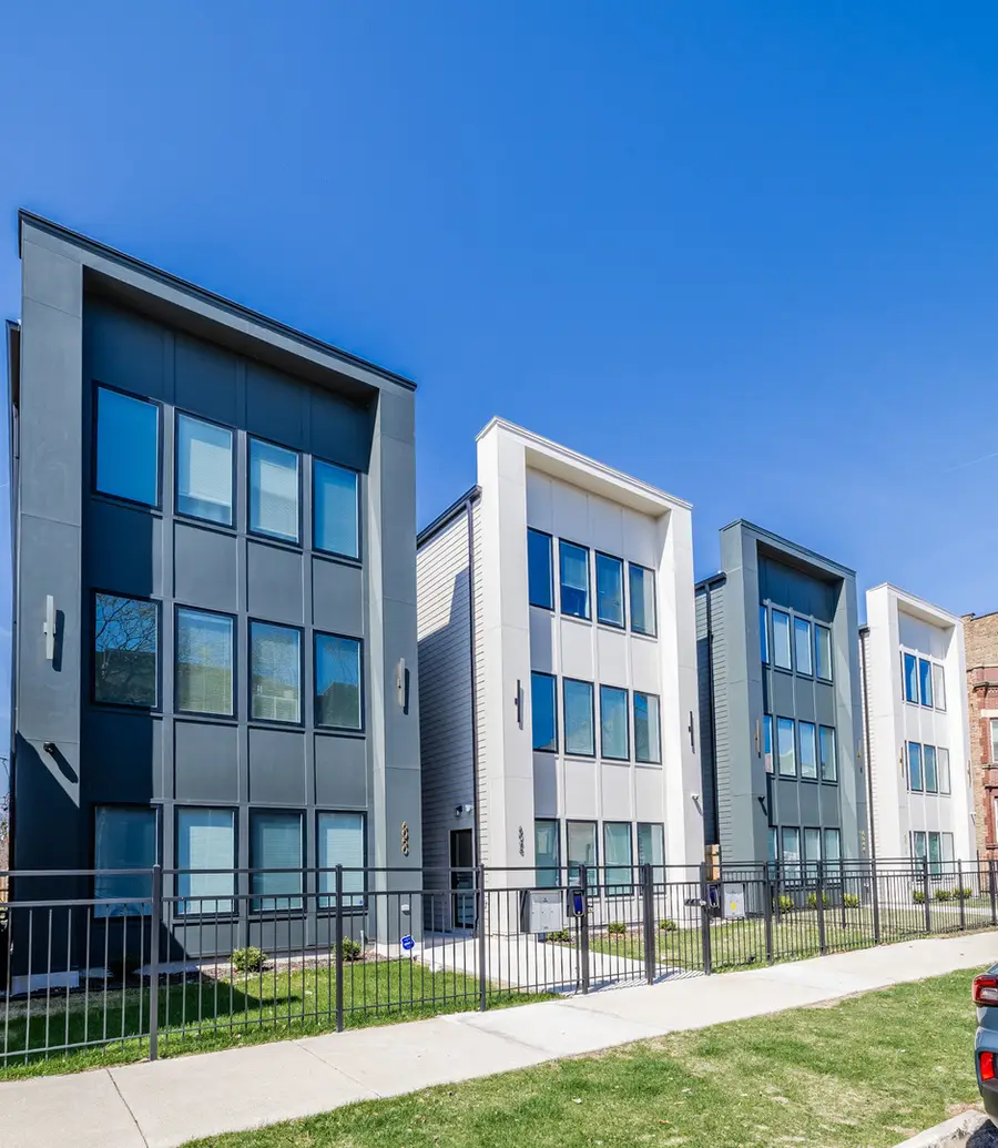 6044 S Eberhart Avenue, Chicago, IL 60637 - #2