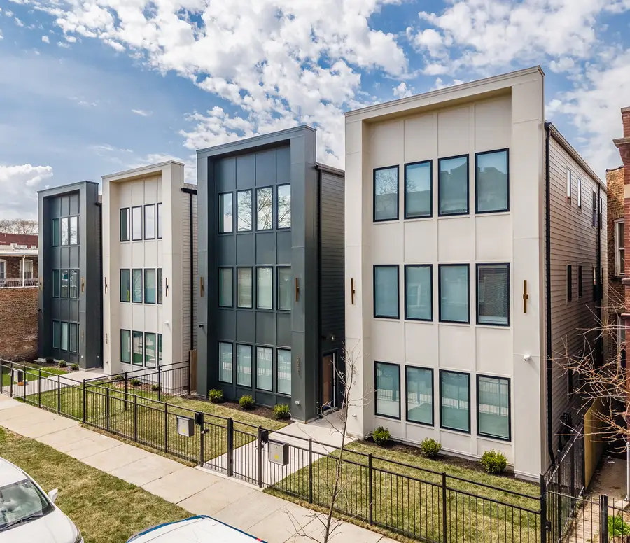 6044 S Eberhart Avenue, Chicago, IL 60637 - #3