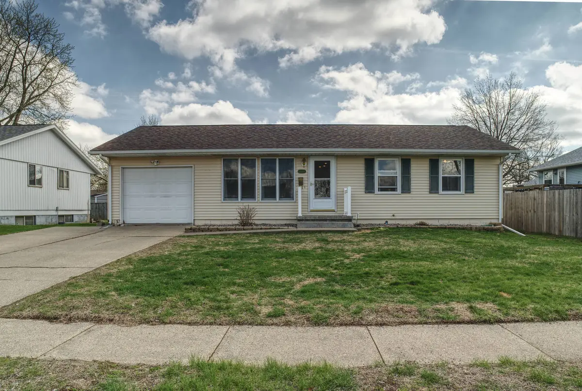 1709 Middle Road, Camanche, IA 52730 - #1