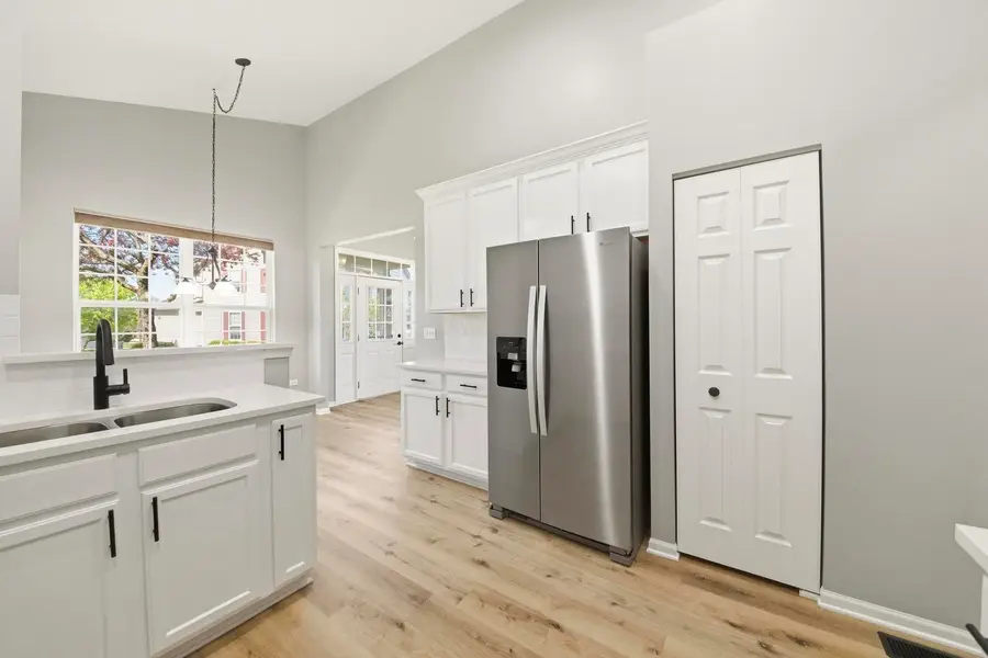 910 Oak Ridge Boulevard, Elgin, IL 60120 - #3