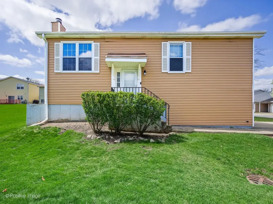 381 Thorncliffe Drive, Glendale Heights, IL 60139 - #2