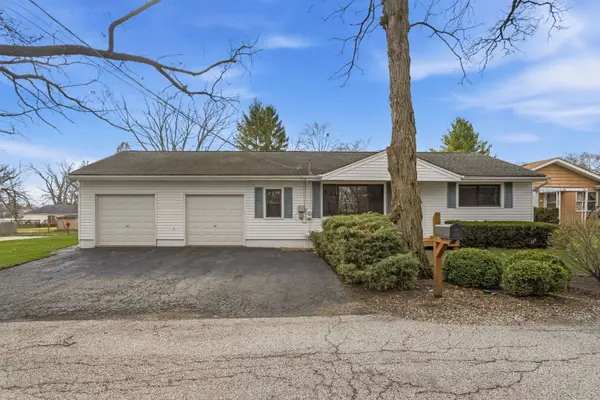 98 Cedar Drive, Crystal Lake, IL 60014