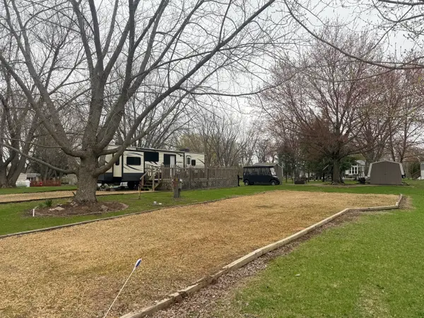 24-28/29 Woodhaven Lakes, Sublette, IL 61367