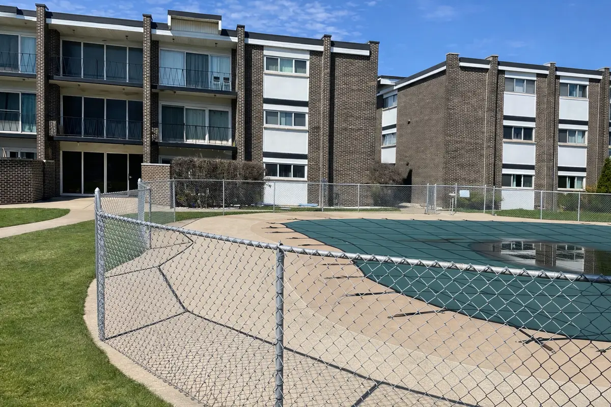 10109 Cherry Parkway #M10, Skokie, IL 60076 - #1