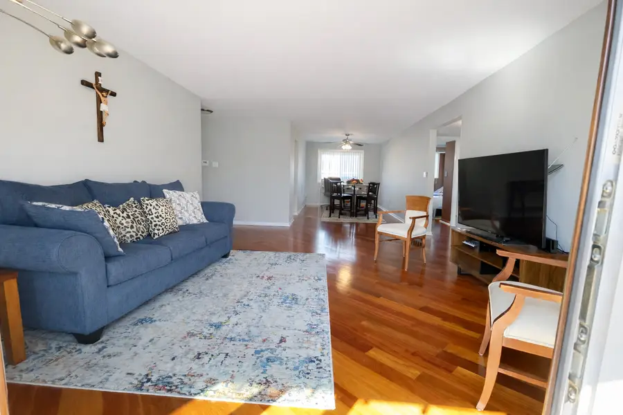 10109 Cherry Parkway #M10, Skokie, IL 60076 - #2