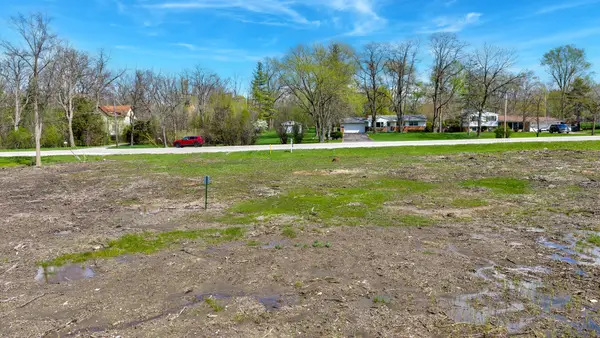 315 & 335 N St. Mary's Road, Green Oaks, IL 60048