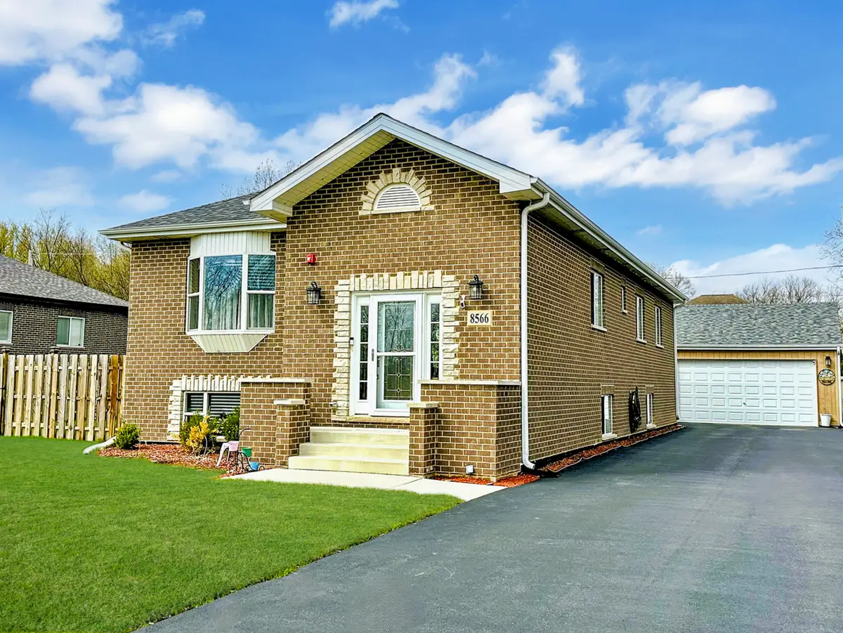 8566 S 83rd Avenue, Hickory Hills, IL 60457 - #1