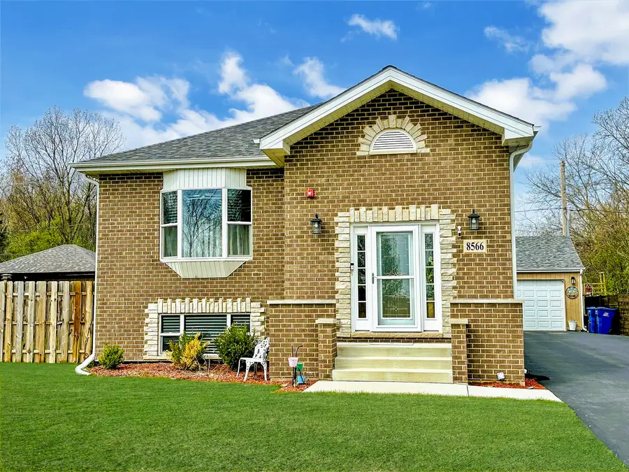 8566 S 83rd Avenue, Hickory Hills, IL 60457 - #2