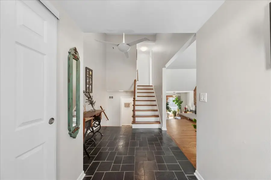 2711 E Bel Aire Drive, Arlington Heights, IL 60004 - #3