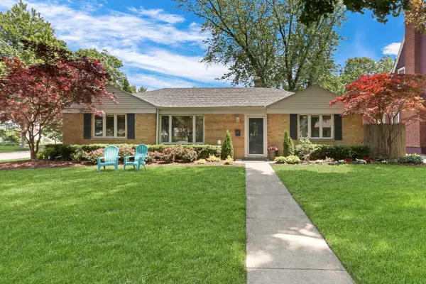 400 Wedgemere Place, Libertyville, IL 60048