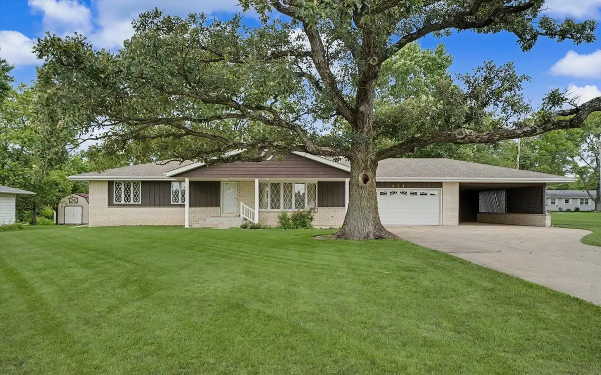 208 W Cemetery Road, Roberts, IL 60962 - #1
