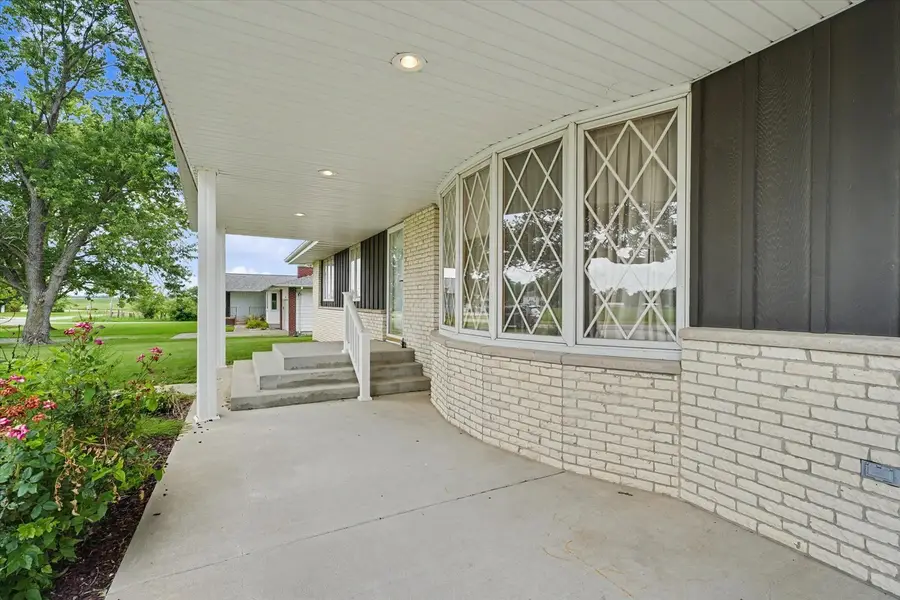 208 W Cemetery Road, Roberts, IL 60962 - #2