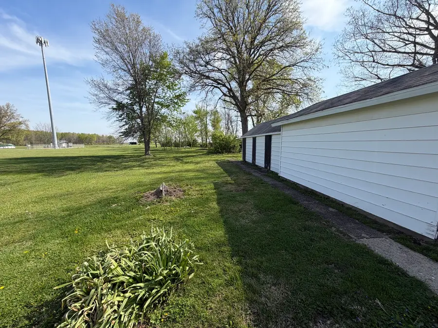 308 W Washington Street W, Farina, IL 62838 - #2