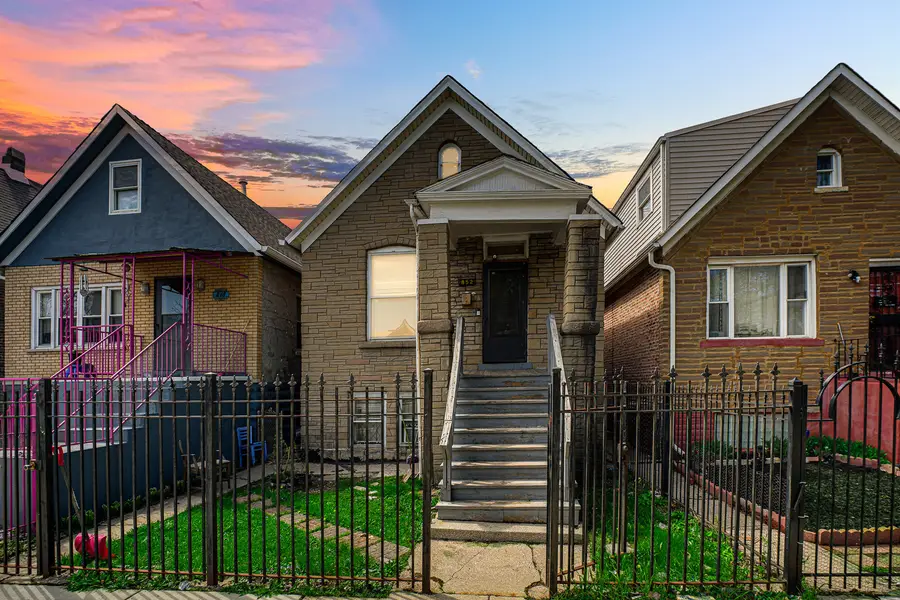 852 N Harding Avenue, Chicago, IL 60651 - #2