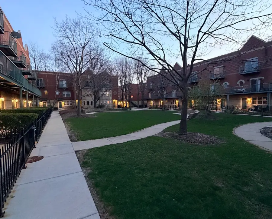 4530 S Woodlawn Avenue #1004, Chicago, IL 60653 - #2