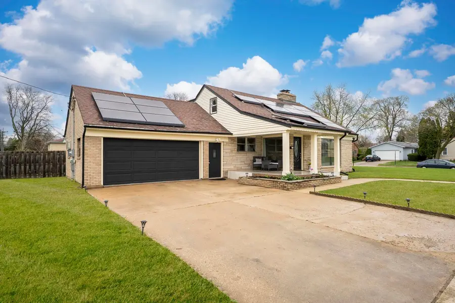 84 S Weston Avenue, Elgin, IL 60123 - #3