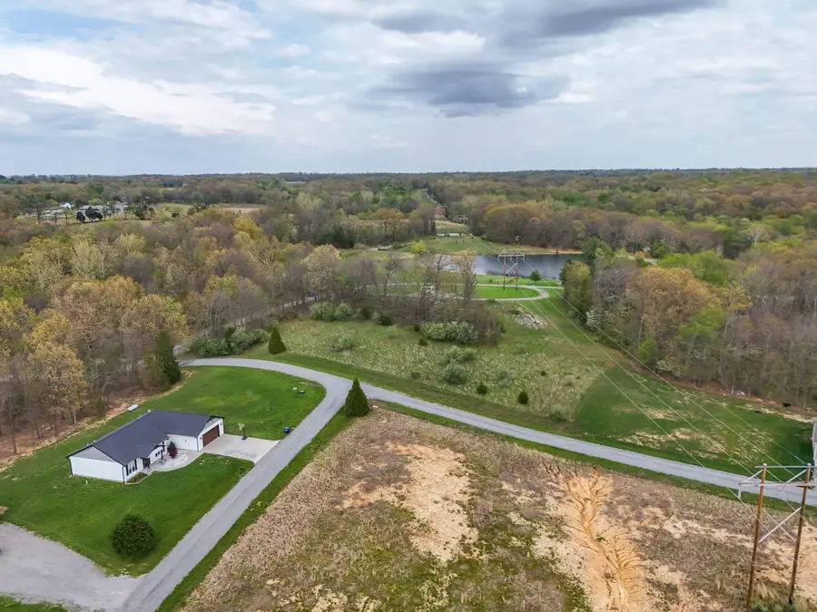 29 Castle Oak Road, Pittsburg, IL 62974 - #3