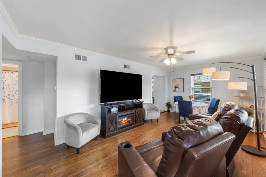 1335 College Avenue, Wheaton, IL 60187 - #2