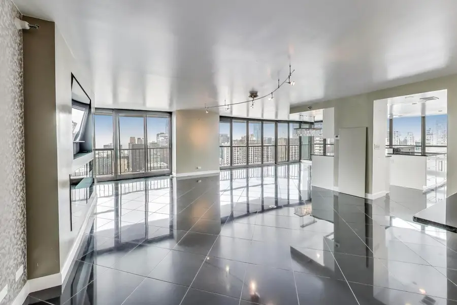 Address Withheld By Seller, Chicago, IL 60611 - #3