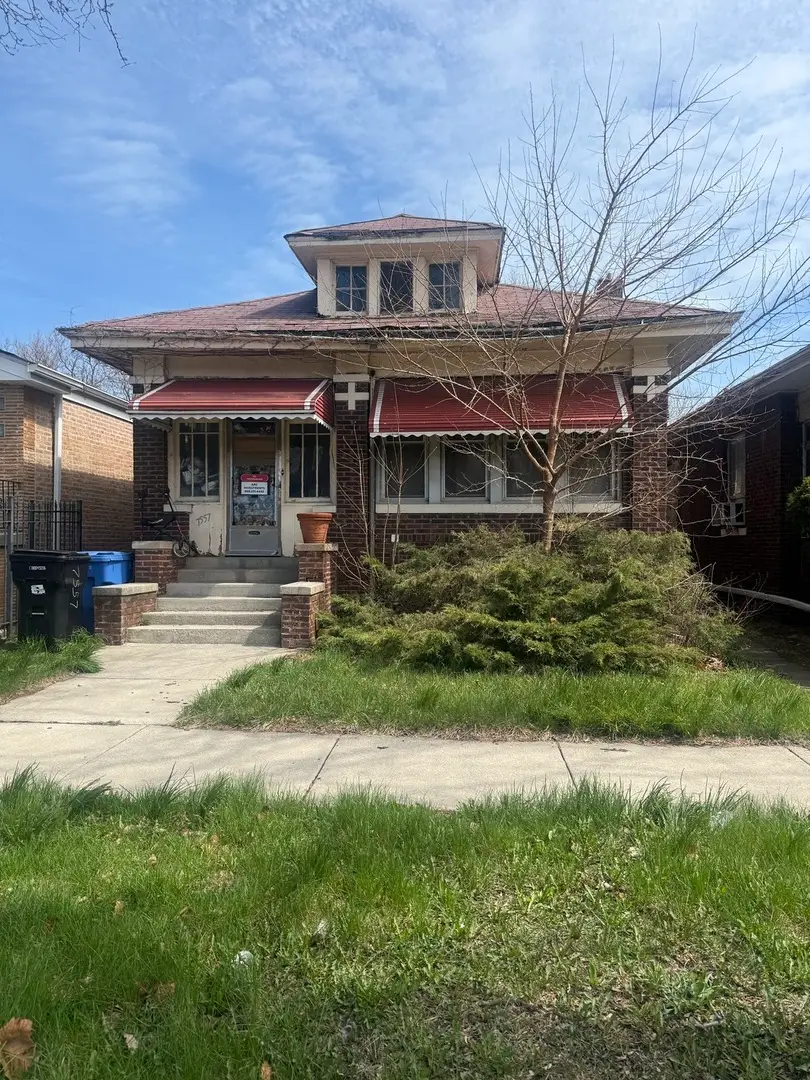 7557 S Paxton Avenue, Chicago, IL 60649 - #1