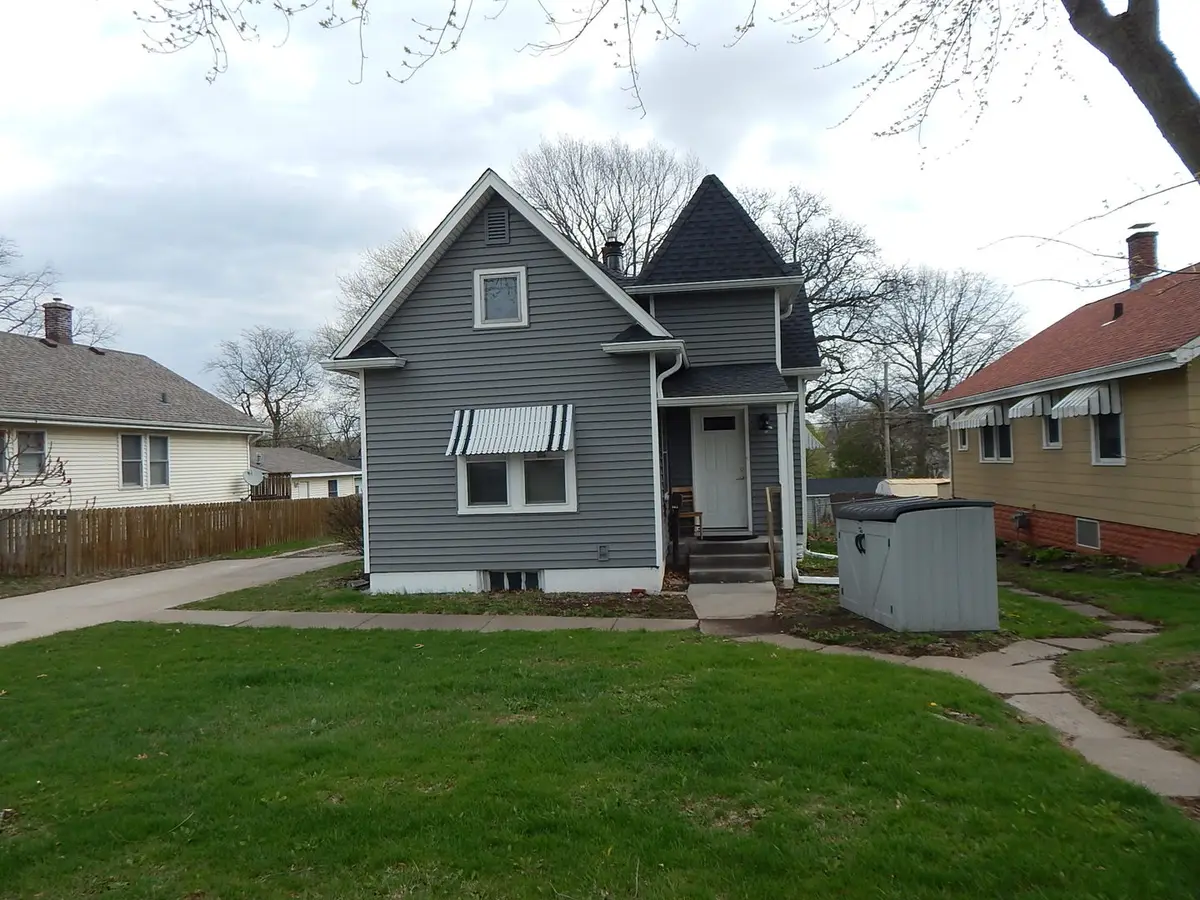 909 23rd Street, Bettendorf, IA 52722 - #1