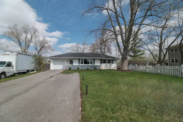 2414 Deerpath Drive, Lindenhurst, IL 60046