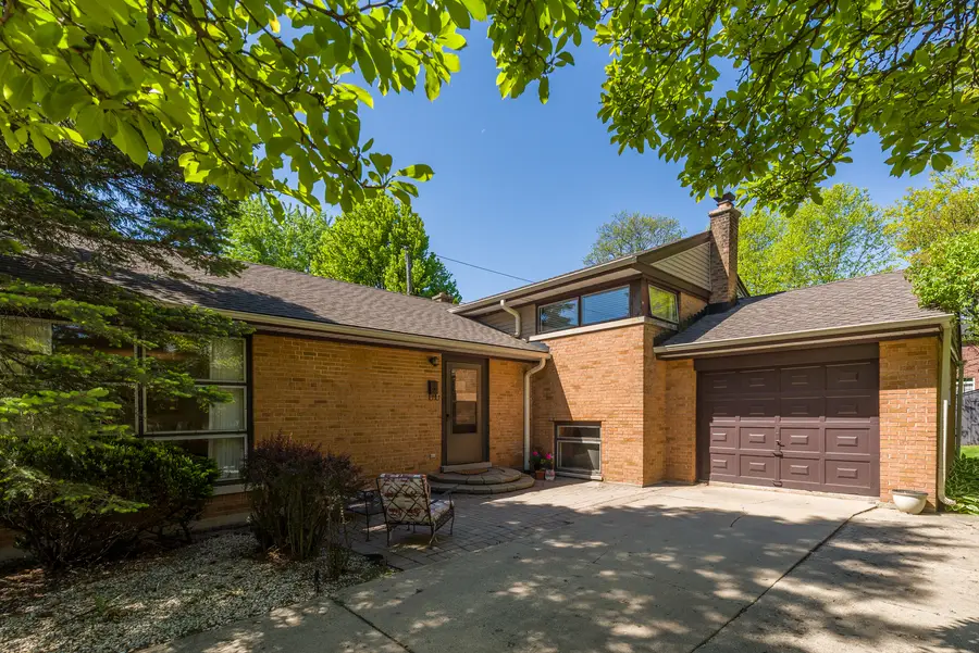 206 S See Gwun Avenue, Mount Prospect, IL 60056 - #3