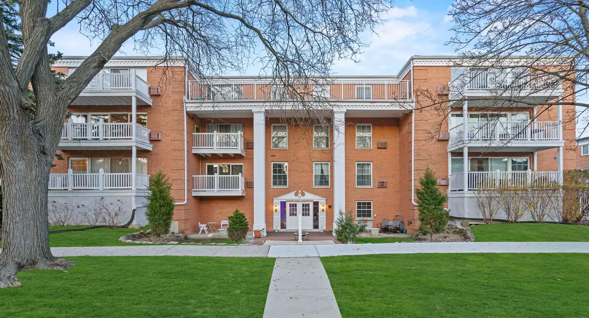 81 S 6th Avenue #202, La Grange, IL 60525 - #1