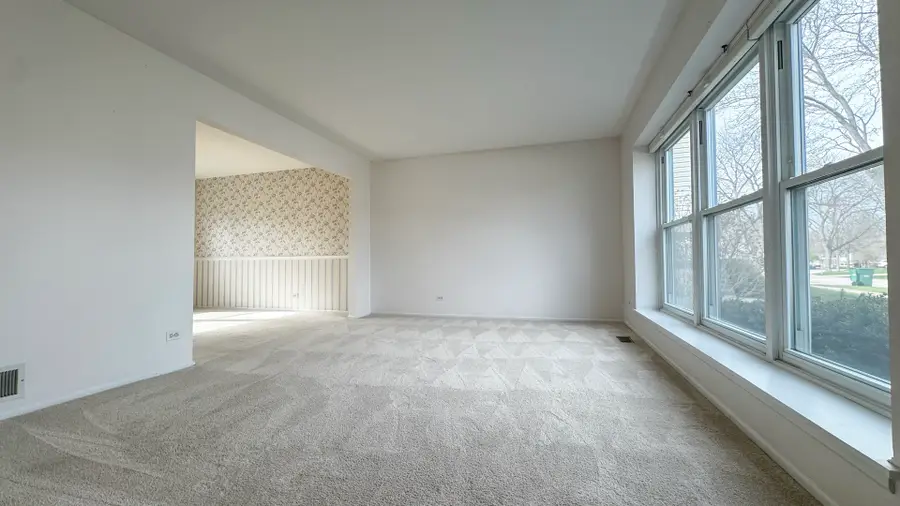 28 Montgomery Lane, Vernon Hills, IL 60061 - #2