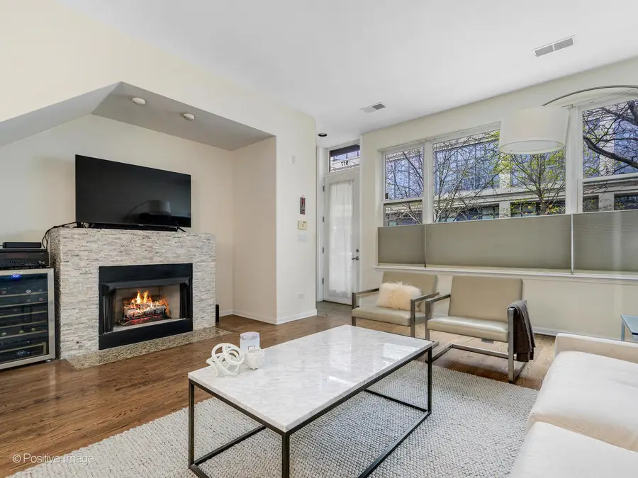 917 N Kingsbury Street #917, Chicago, IL 60610 - #3