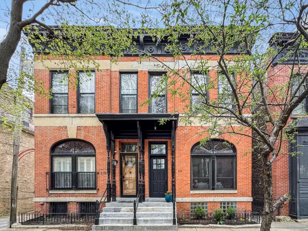 208 W St Paul Avenue, Chicago, IL 60614