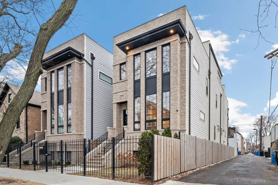 2042 N Honore Street, Chicago, IL 60614 - #2