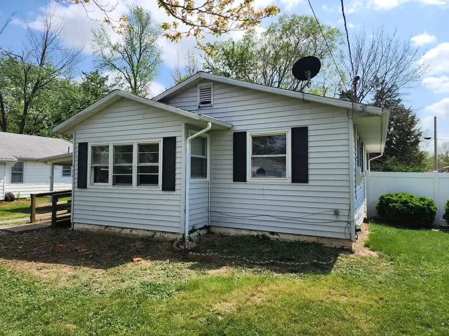 504 W 5th Street, Benton, IL 62812 - #3
