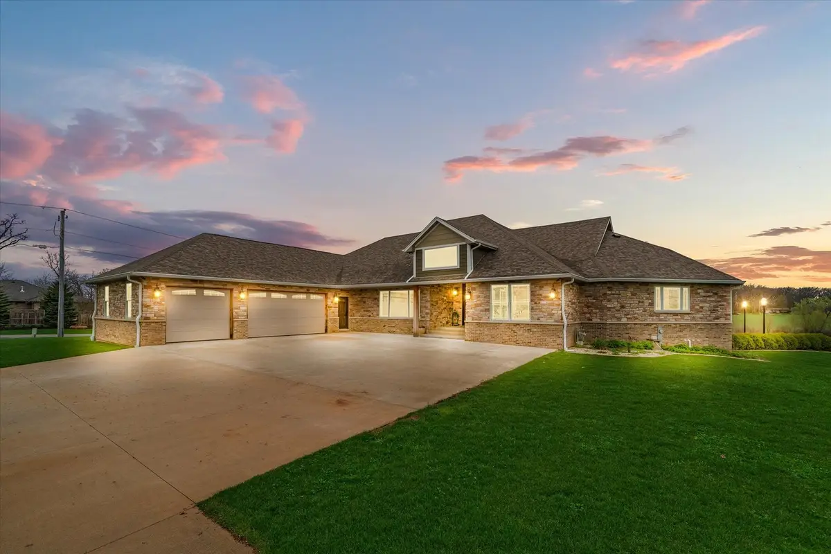 10016 E Hickory Ridge Drive, Rochelle, IL 61068 - #1