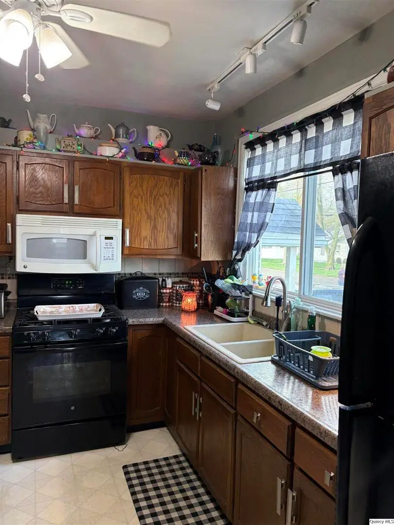 120 W South St., Mount Sterling, IL 62353 - #3