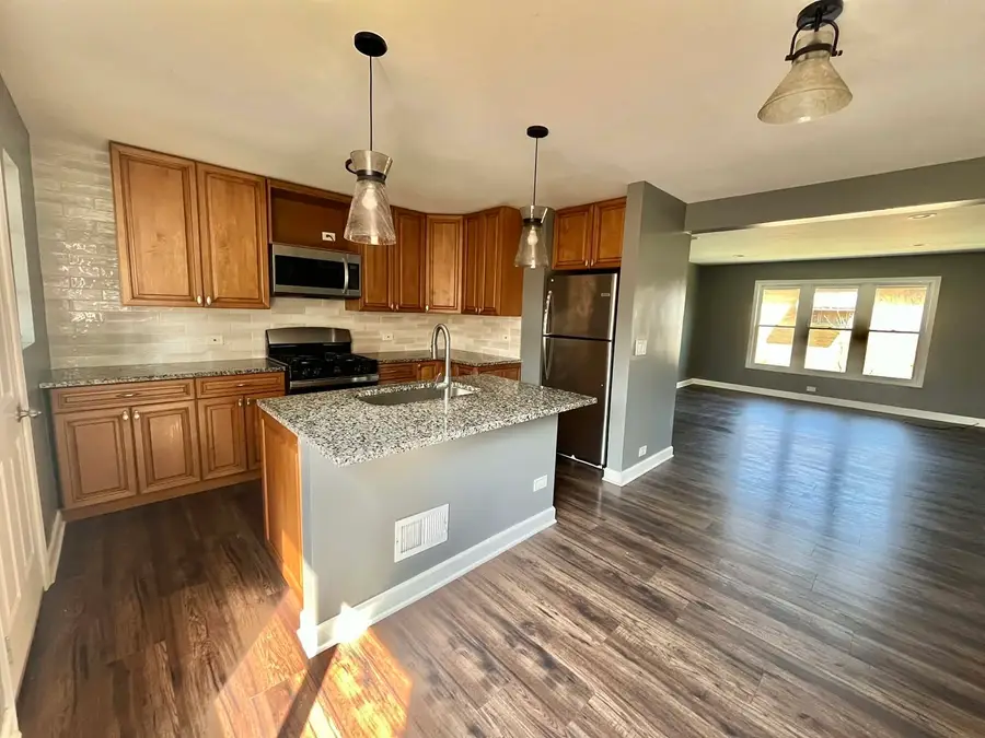 746 Walnut Street #2E, Waukegan, IL 60085 - #3