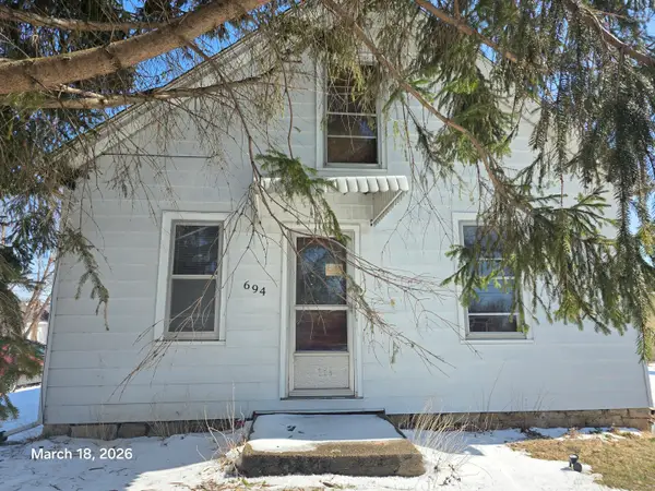 694 Montgomery Avenue, East Dubuque, IL 61025