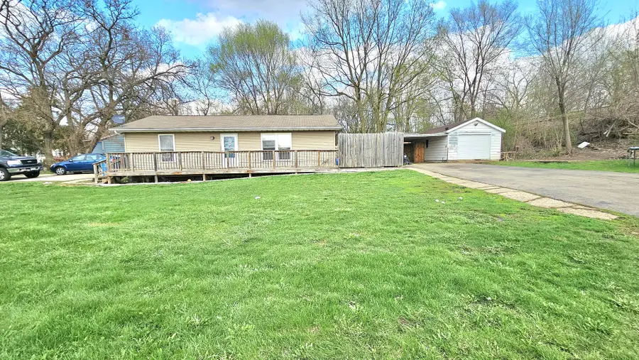 1100 S Lincoln Avenue, Dixon, IL 61021 - #2