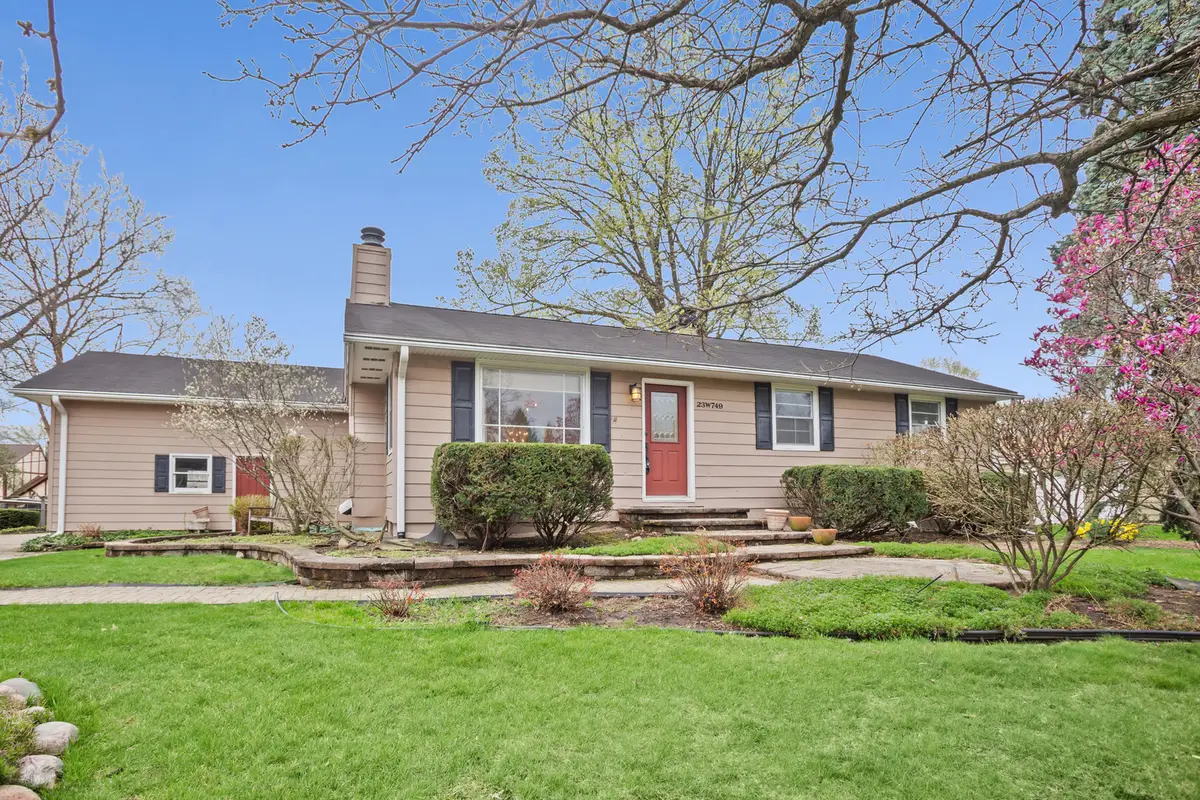 23W749 Bryn Mawr Avenue, Roselle, IL 60172 - #1