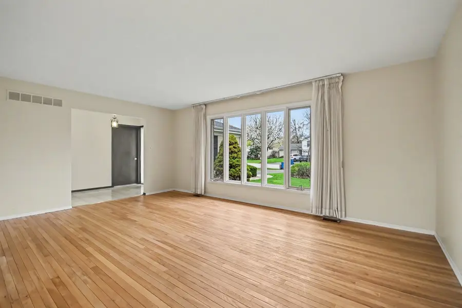 3941 Roslyn Road, Downers Grove, IL 60515 - #3