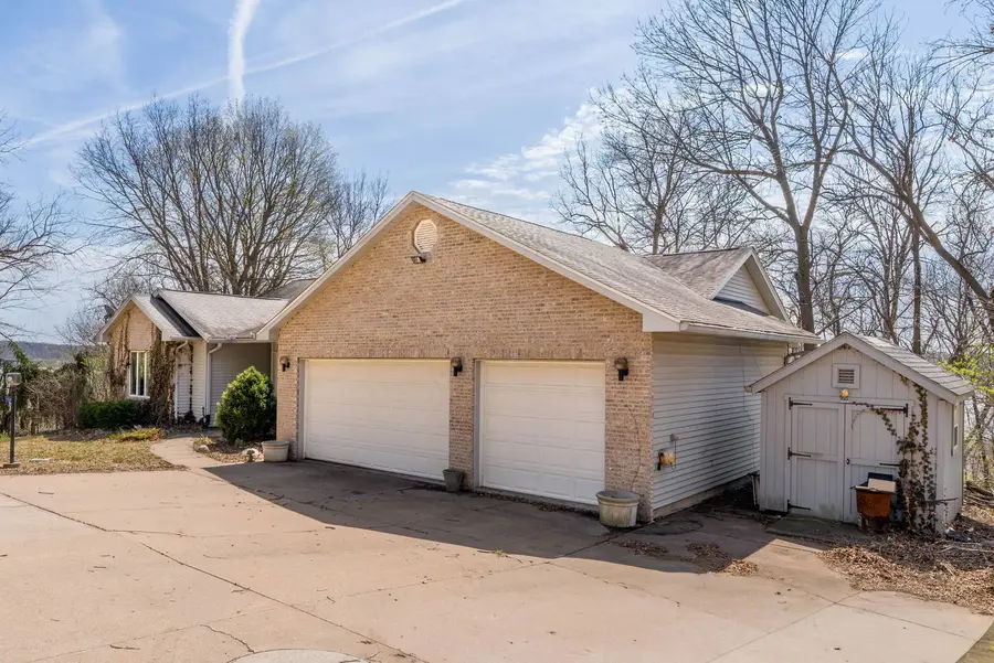 3 Walbrier Court, Le Claire, IA 52753 - #3