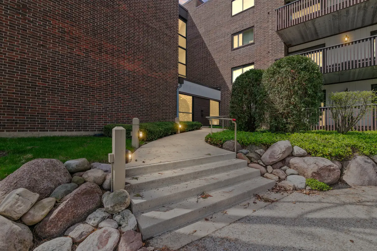 690 Chandler Road #205, Gurnee, IL 60031 - #1