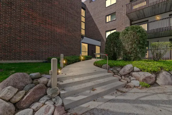 690 Chandler Road #205, Gurnee, IL 60031